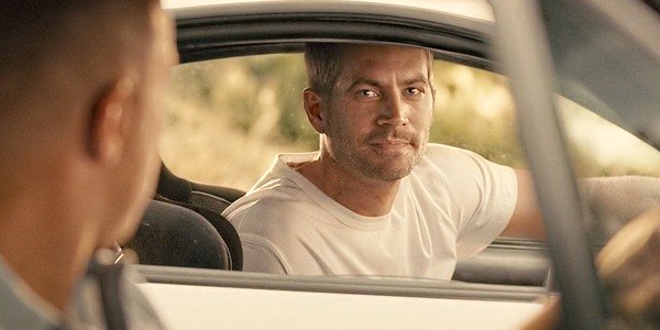 Paul Walker recebe homenagens de fãs 7 anos após sua morte