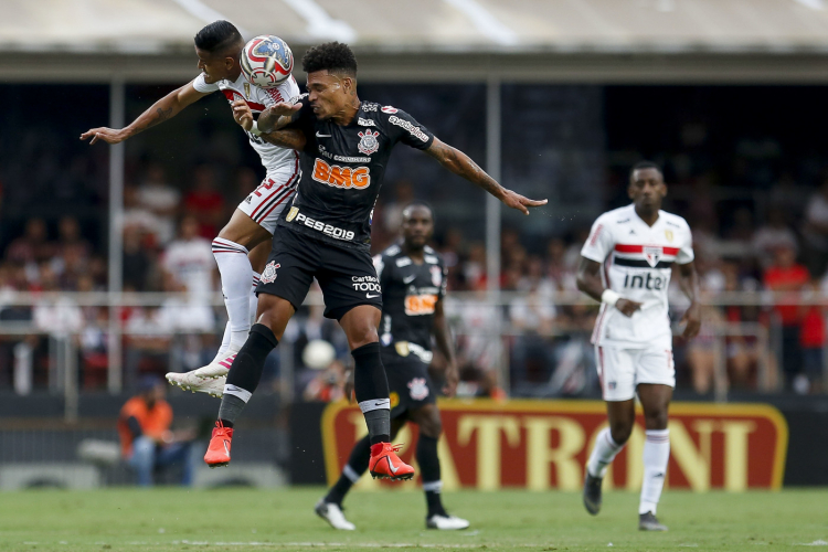 Jogadores de futebol tem cinco vezes mais riscos de ter Alzheimer, diz pesquisador