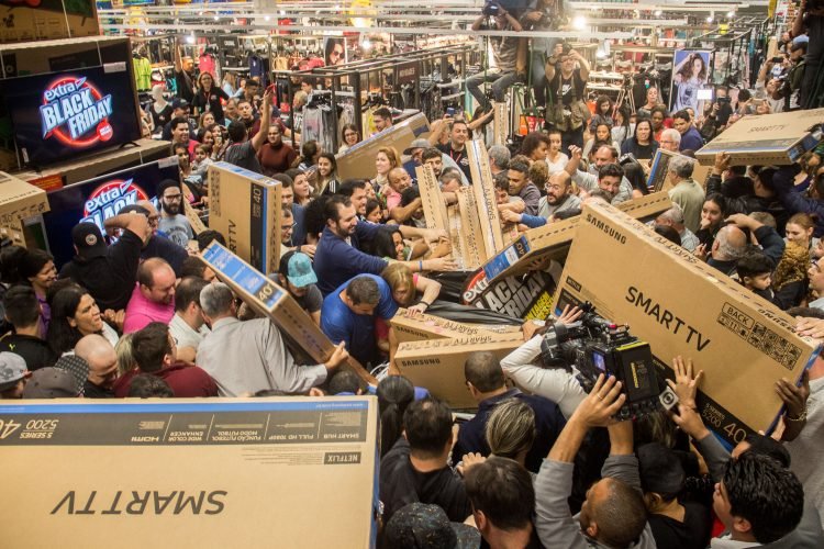 Parcelar compras pode ser um problema: Como evitar dívidas na Black Friday?