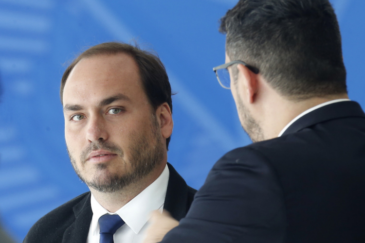 Carlos Bolsonaro reage a depoimento de Moro: ‘Tentativa boçal’