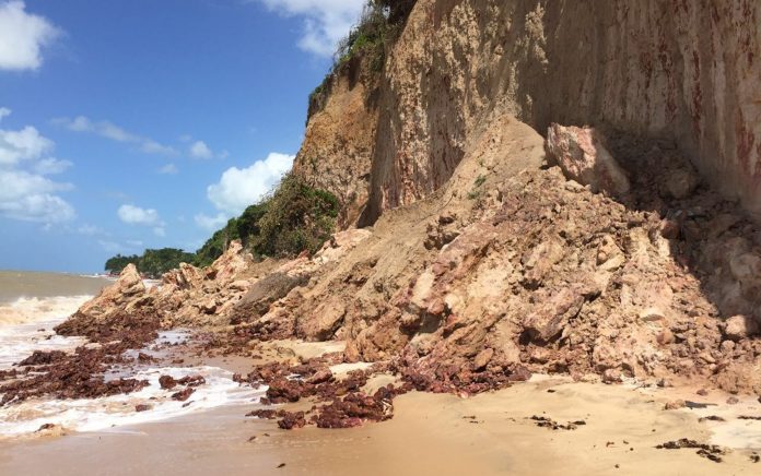 Bloqueio na barreira do Cabo Branco, em João Pessoa, foi feito após reclamação de turista