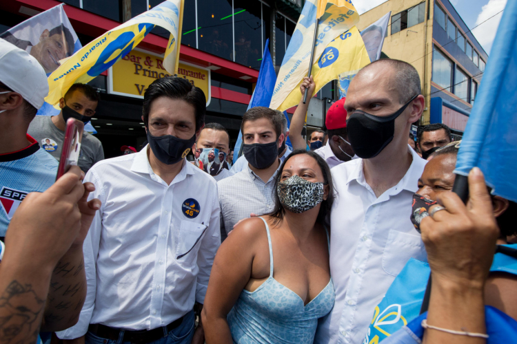 Cobrado por comerciantes, Covas minimiza risco de lojas fecharem por piora da pandemia
