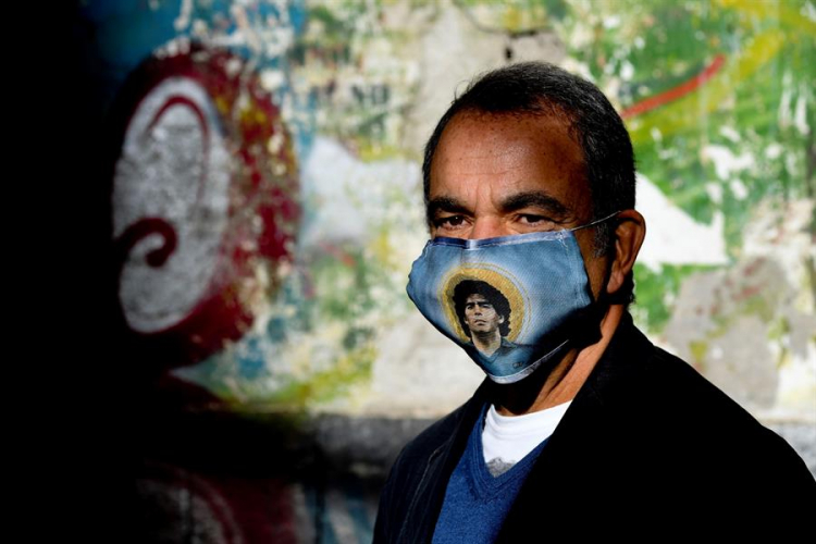 Morte de Maradona repercute na Europa e estampa capa de principais jornais