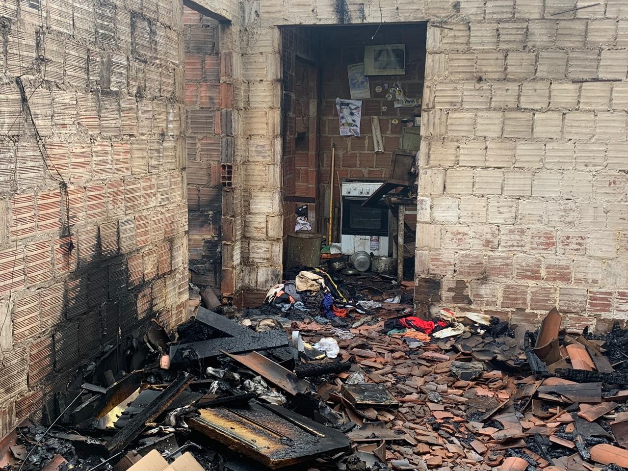 Homem morre carbonizado em incêndio na própria casa, em Lagoa Seca, PB