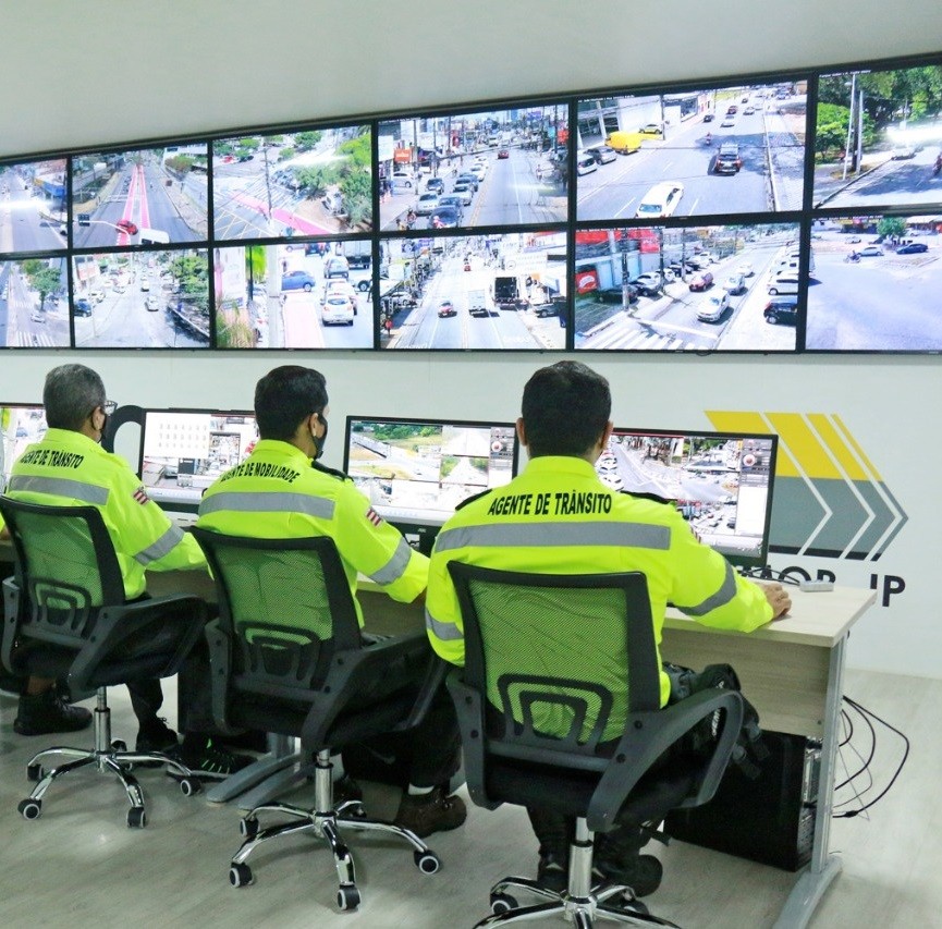 Centro de monitoramento de trânsito é entregue, em João Pessoa