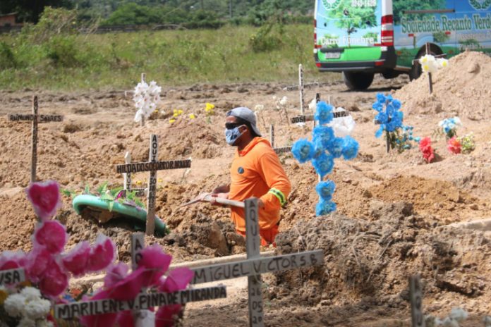 Com 272 novas mortes, Brasil se aproxima de 173 mil óbitos por Covid-19