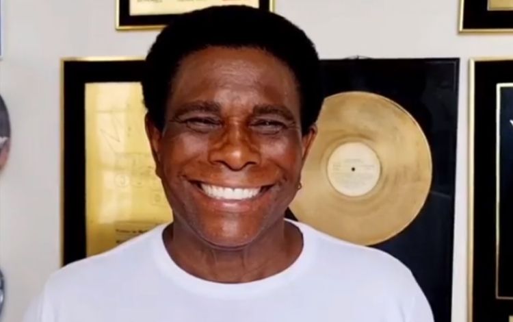 Neguinho da Beija-Flor é internado após ser diagnosticado com Covid-19