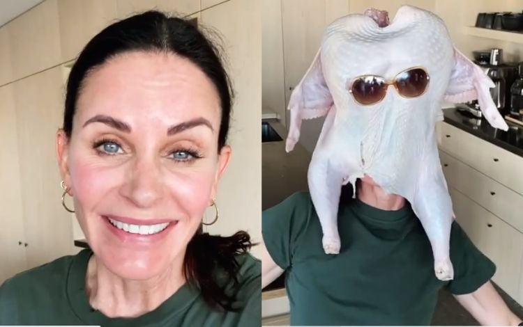 Courteney Cox recria cena clássica de ‘Friends’ com peru na cabeça; assista
