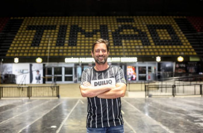 Duílio Monteiro Alves é eleito o novo presidente do Corinthians