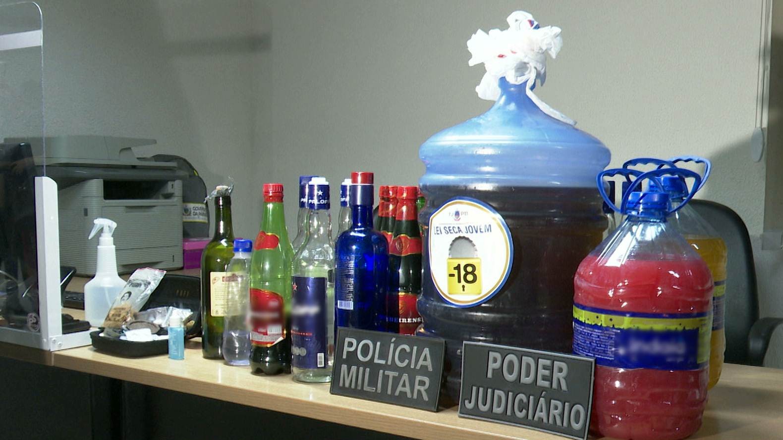 Polícia apreende drogas em festa com aglomeração de mais de 50 pessoas, em João Pessoa