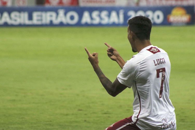 Em casa, Internacional perde para o Fluminense de virada