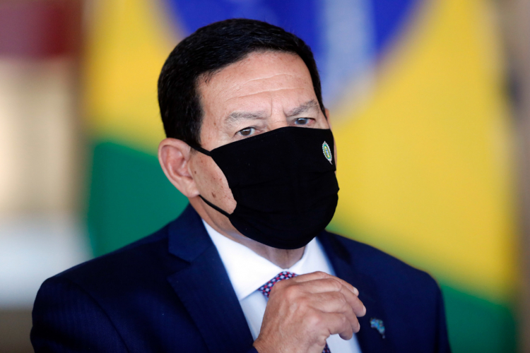 Mourão critica resposta da embaixada chinesa a ataque de Eduardo Bolsonaro