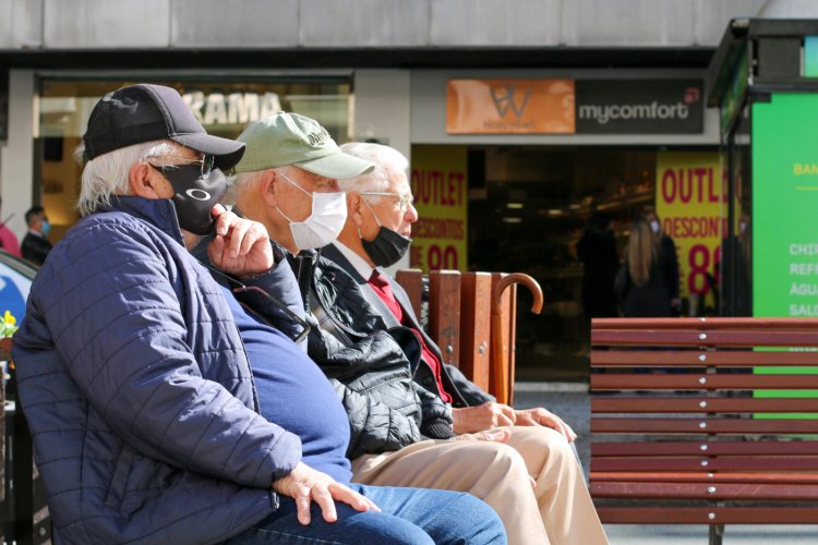 Idosos buscam novos hábitos para manter saúde do corpo e da mente no isolamento