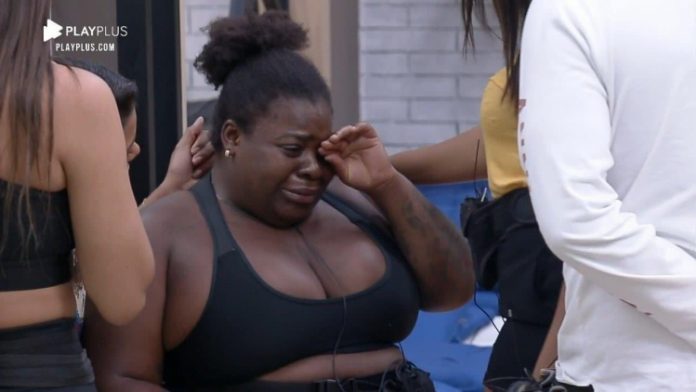 Jojo Todynho chora ao desistir por medo da Prova de Fogo em ‘A Fazenda 12’