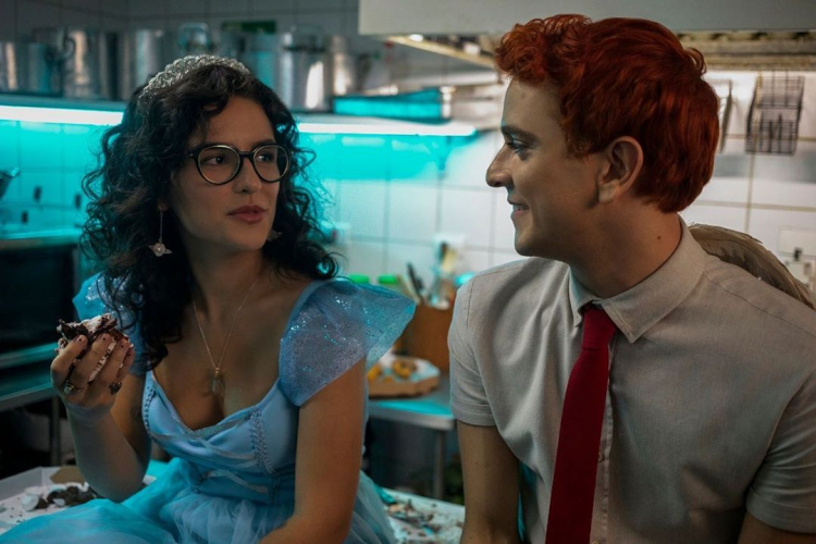 Cancelada pela Netflix, série com Kéfera ganha o Emmy Internacional