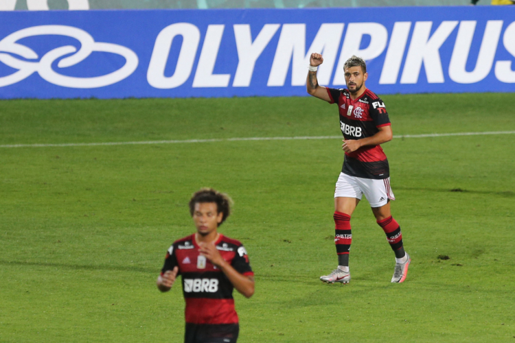 Arrascaeta concorre ao Prêmio Puskás com golaço de bicicleta; assista e vote