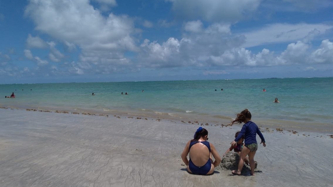 Litoral da PB tem sete praias impróprias para banho; maré alcança 2,3m no fim de semana