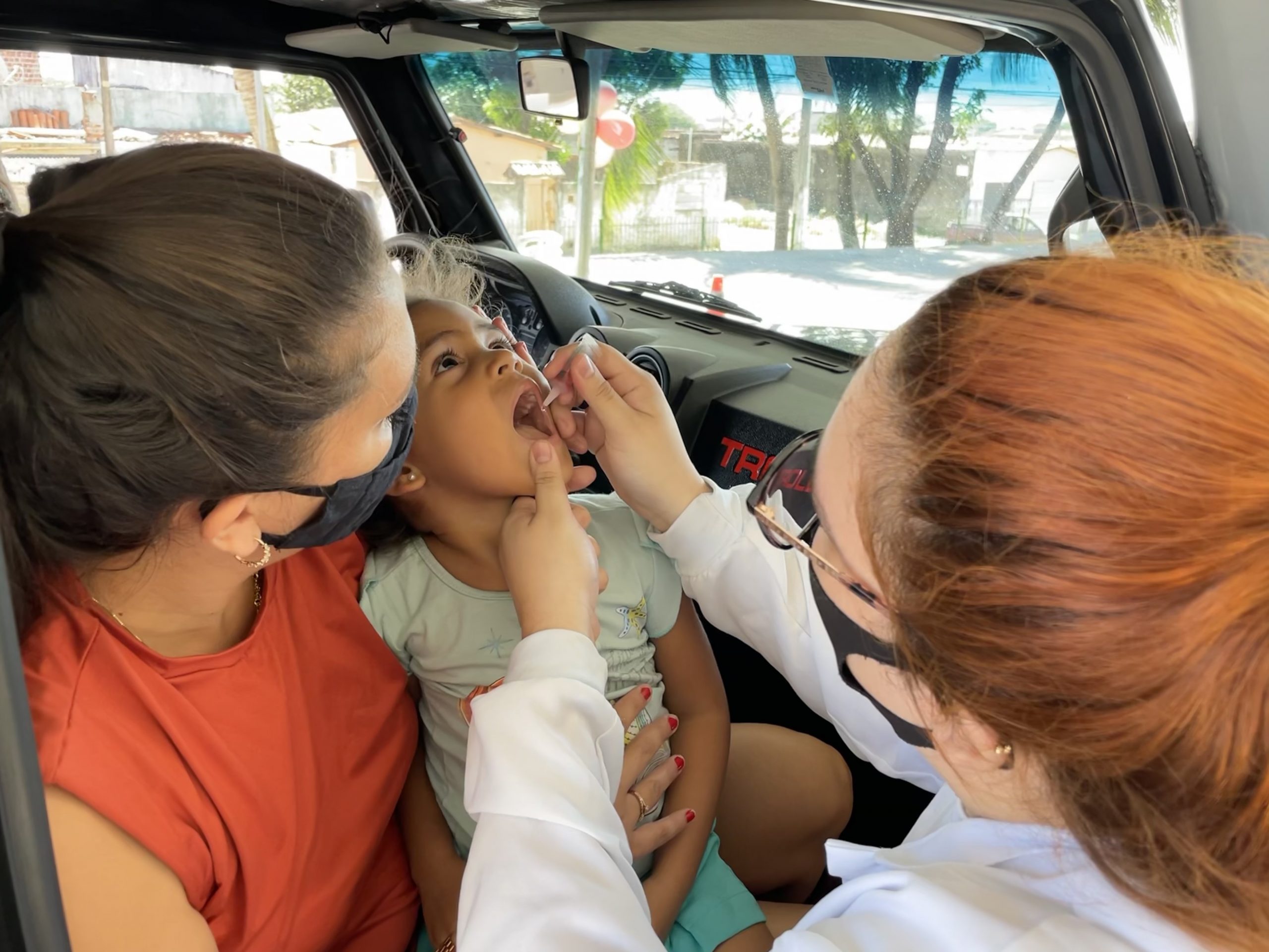 Primeiro dia de drive-thru de vacinação contra poliomielite registra baixa procura em Natal