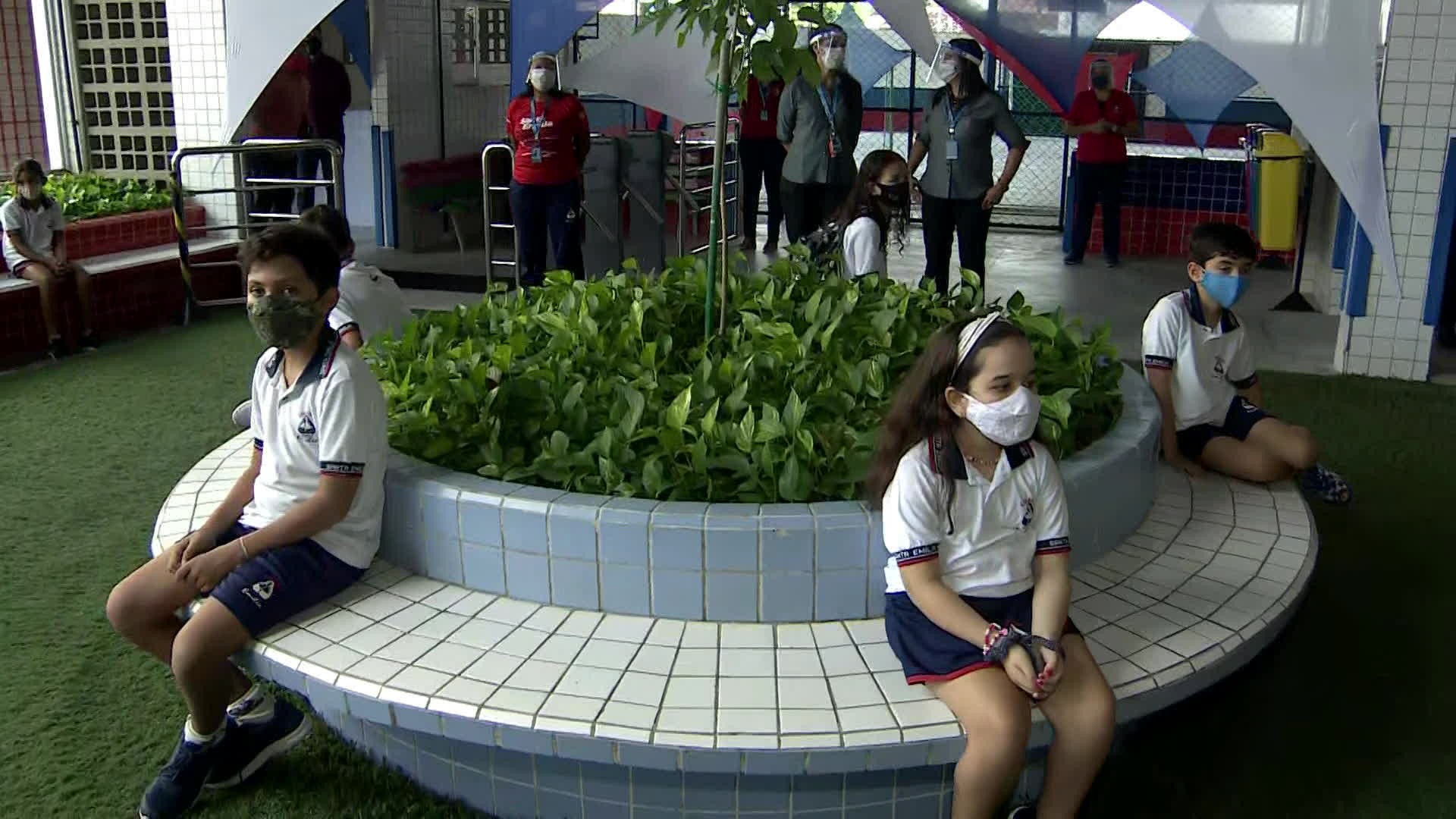 Decreto autoriza aulas presenciais no ensino fundamental I da rede privada, em Campina Grande