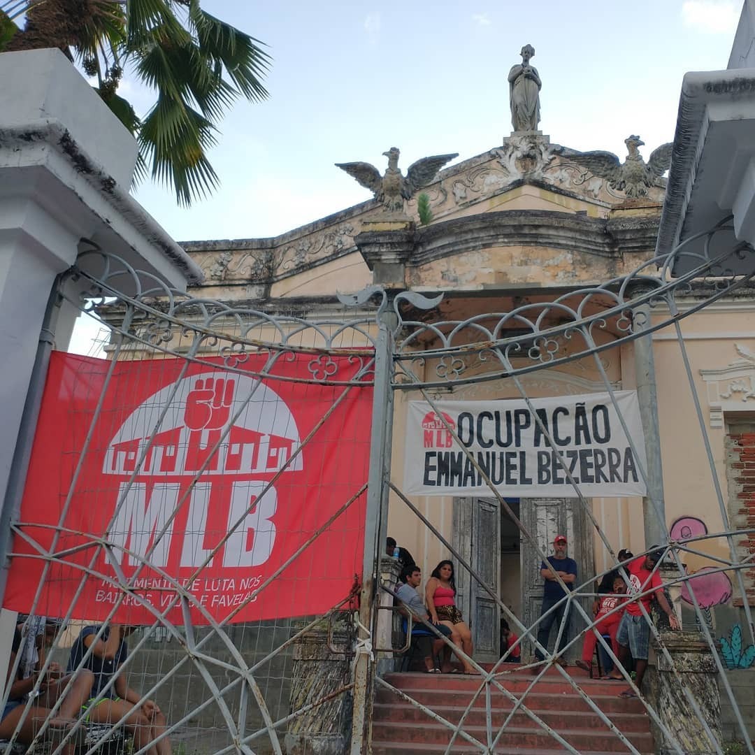 Justiça determina que famílias desocupem prédio histórico da UFRN