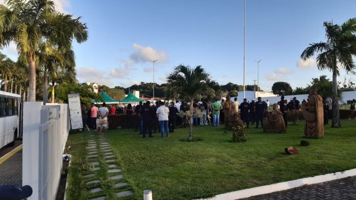 Corpo de PM morto em assalto é sepultado na Grande Natal