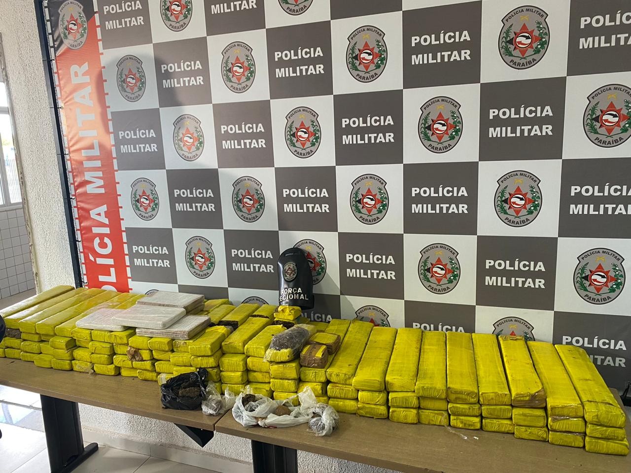 Polícia apreende quase 100 kg de drogas em casa abandonada, em João Pessoa