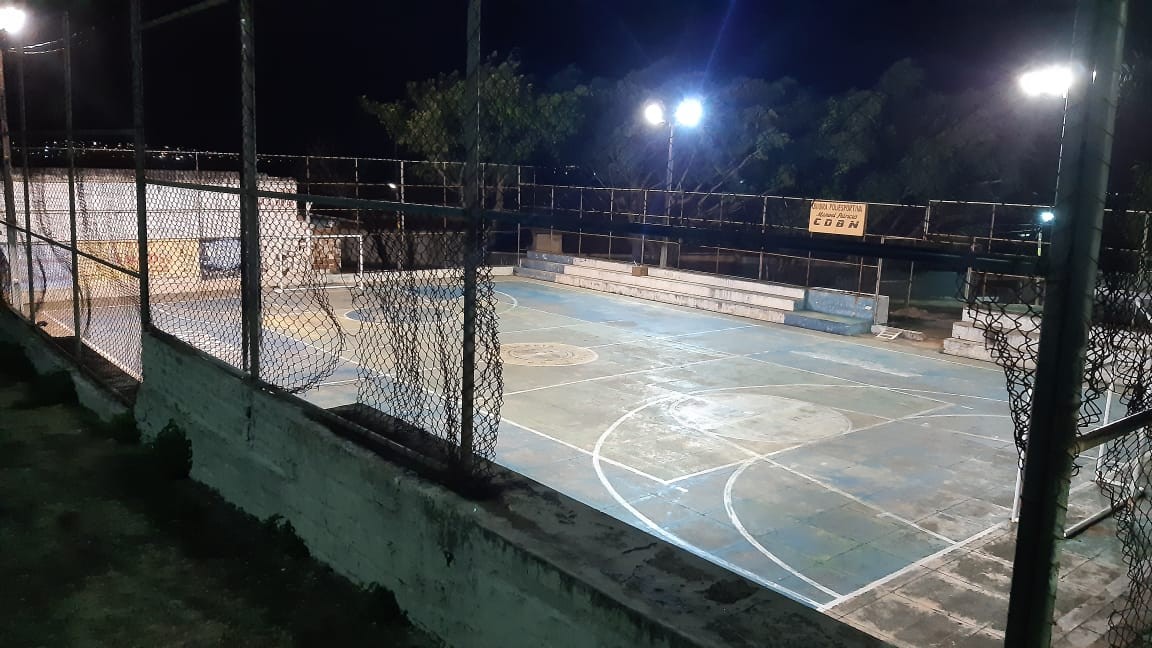 Homem é assaltado enquanto assistia a jogo em quadra poliesportiva em Natal