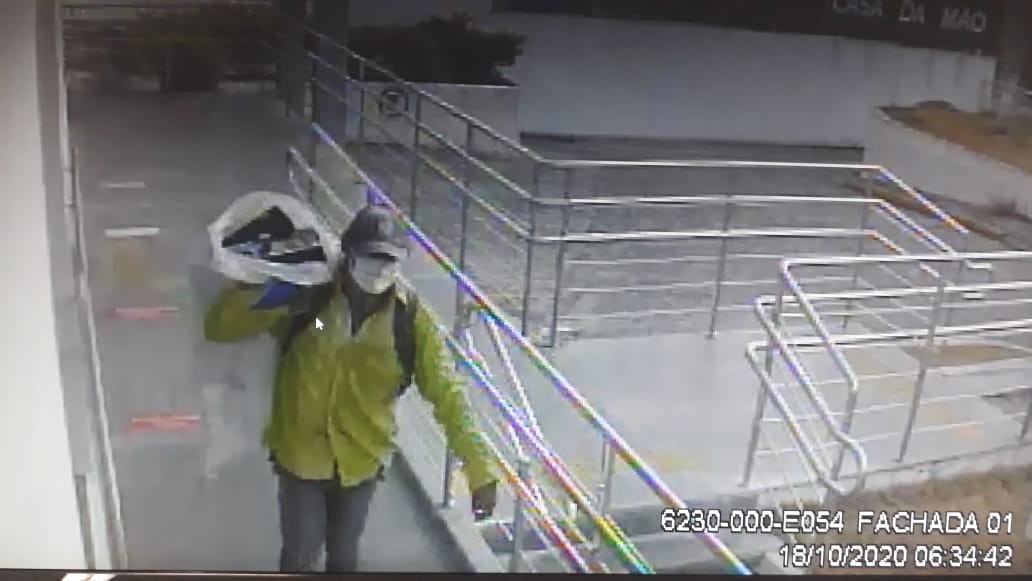 Homem é preso suspeito de furtar equipamentos de informática de bancos, na PB