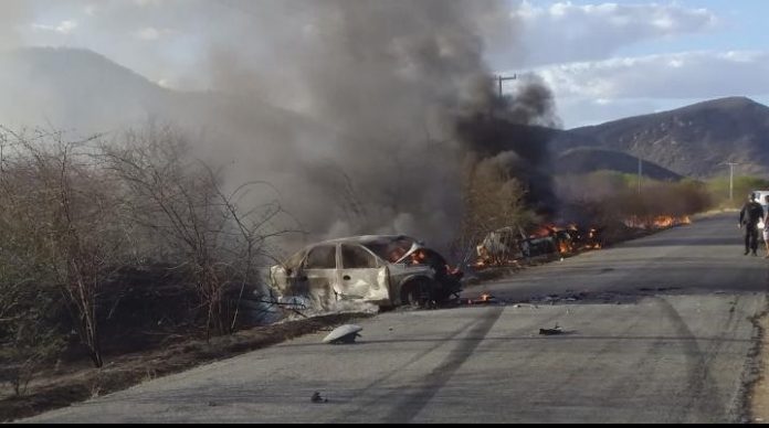 Homem morre carbonizado e cinco pessoas ficam feridas em acidente na RN-086 na região Seridó