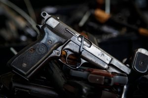 Ações da Taurus despencam após governo zerar tarifa de importação de armas