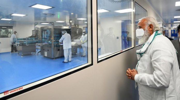 Índia avalia uso emergencial da vacina de Oxford contra Covid-19