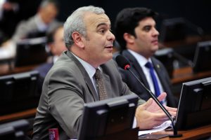 Apoio total do bloco de Maia à candidatura de Baleia é um ‘blefe’, diz Júlio Delgado