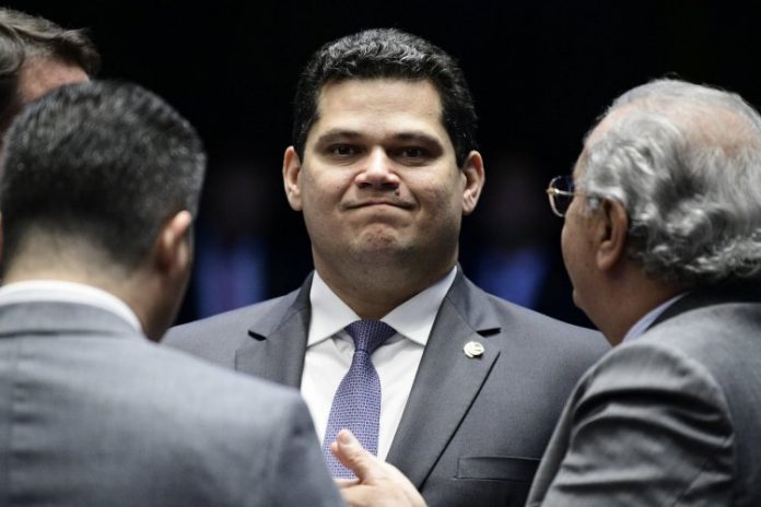 Com Alcolumbre fora da disputa pela presidência, senadores apontam ‘clima de indefinição’