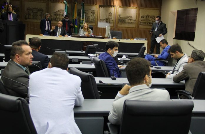 Em regime de urgência, vereadores de Natal aprovam reajuste nos próprios salários a partir de 2022