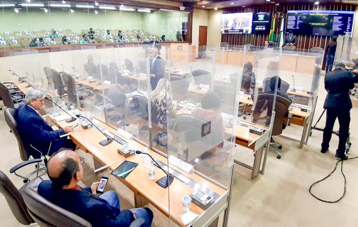 Assembleia aprova lei que autoriza transferência direta de emendas parlamentares aos municípios do RN