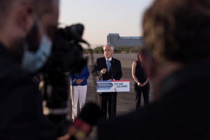 Primeiro lote de vacina da Pfizer chega ao Chile; vacinação começa nesta quinta