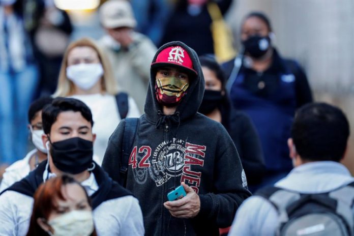 Governo do Paraná proíbe eventos com mais de 10 pessoas e restringe horário de venda de bebidas alcoólicas