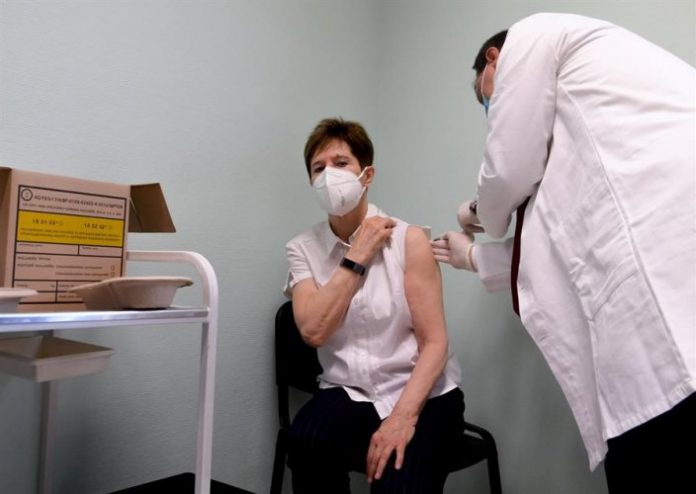 Hungria se torna o primeiro país da UE a iniciar vacinação contra a Covid-19