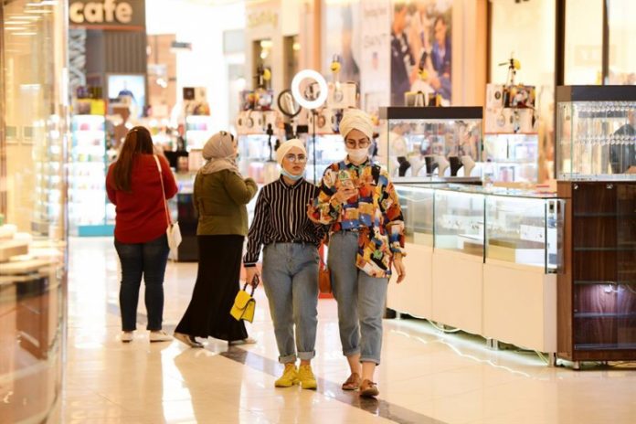 Vendas do varejo no Natal despencam 12% em relação a 2019, aponta Abrasce