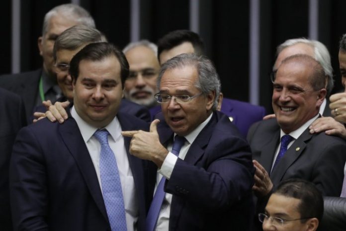 Guedes responde Maia e diz que não se disfarça desentendimento passando culpa para outros