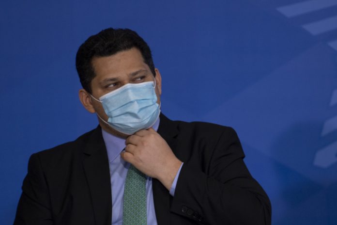 Alcolumbre é acusado por opositores de interferir na eleição do irmão, Josiel, em Macapá