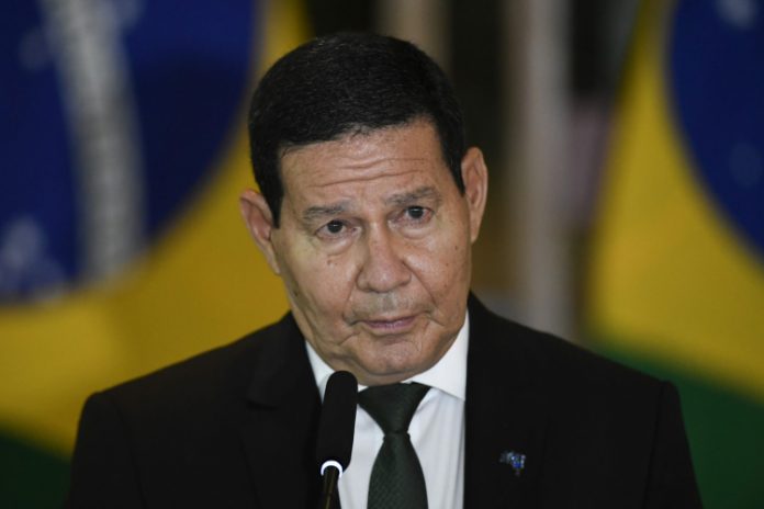 Vice-presidente Hamilton Mourão testa positivo para Covid-19