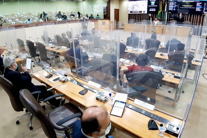 Deputados do RN aprovam em primeiro turno PEC da Emenda Impositiva