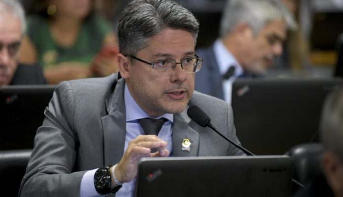 Alessandro Vieira defende ampliação do auxílio emergencial até março de 2021