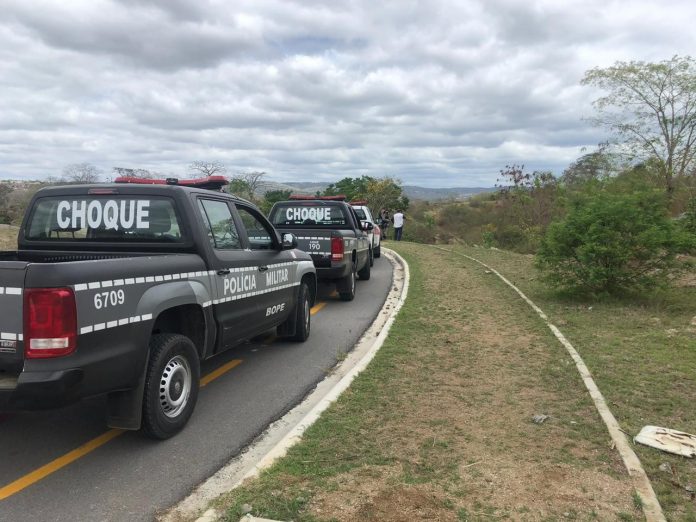 Homens tentam roubar caminhão, mas ação é frustrada pela Polícia, em Campina Grande