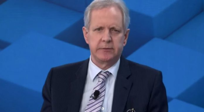 Augusto Nunes critica politização: ‘SP quer lançar vacina, e governo federal torce para não dar certo’