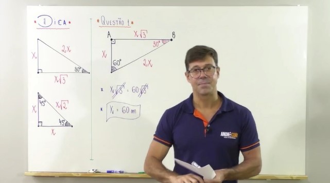 De boa no Enem: professor de matemática dá aula sobre trigonometria
