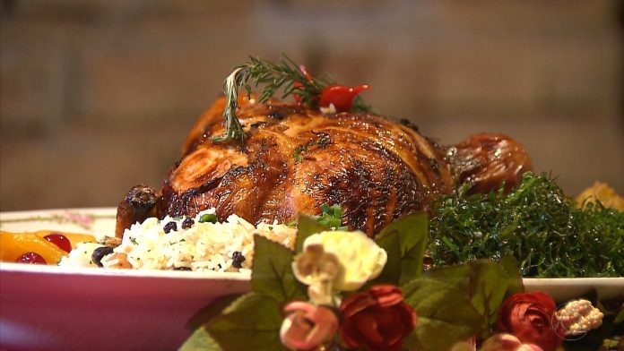 Famílias atendidas por instituições sociais recebem doações de aves para o Natal, na PB