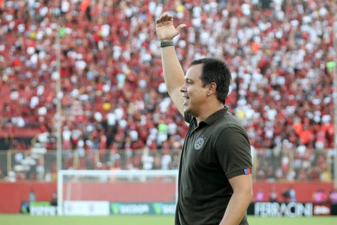 Bahia anuncia Dado Cavalcanti como substituto de Mano Menezes