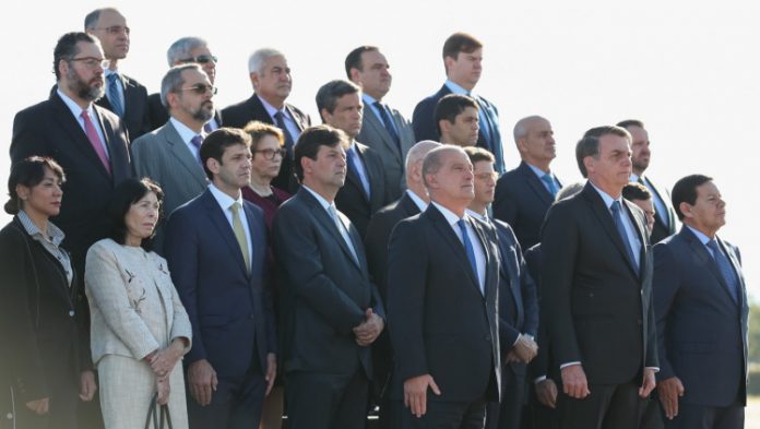 Dança das cadeiras no governo Bolsonaro: Relembre os ministros que saíram e as trocas de comando nas pastas